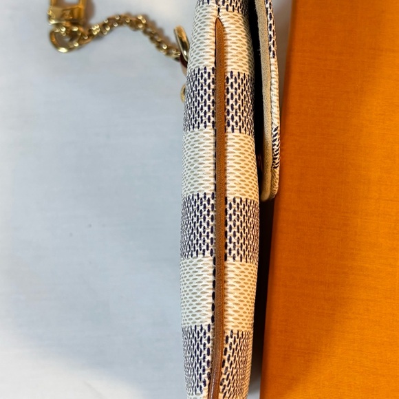 Louis Vuitton Azur Etui Telephone Mm - Picture 6 of 14